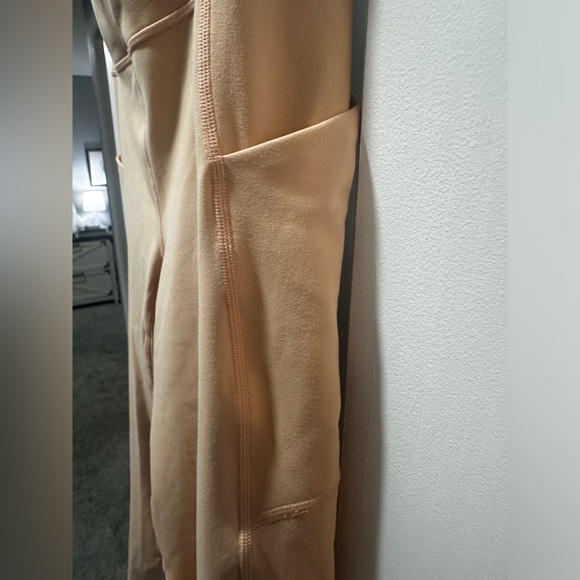 ⭐️SOLD⭐️ Fabletics Oasis PureLuxe High-Waisted 7/8 Legging - Picture 7 of 9